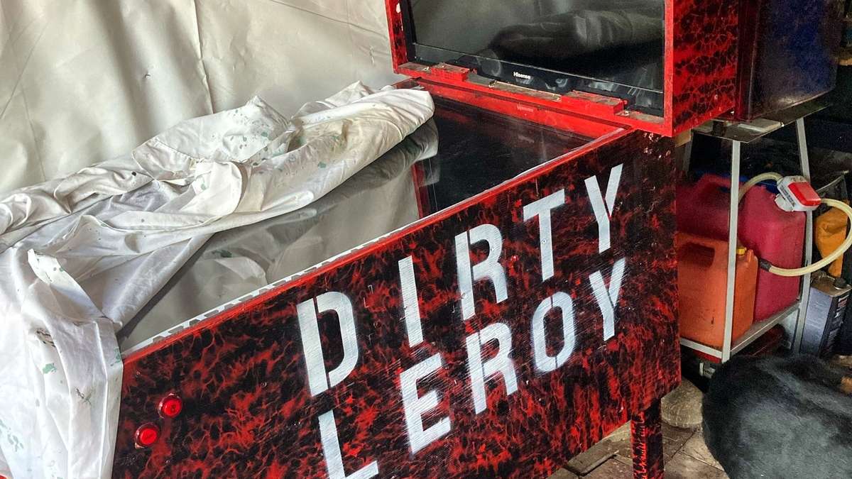 Dirty Leroy virtual pinball cabinet