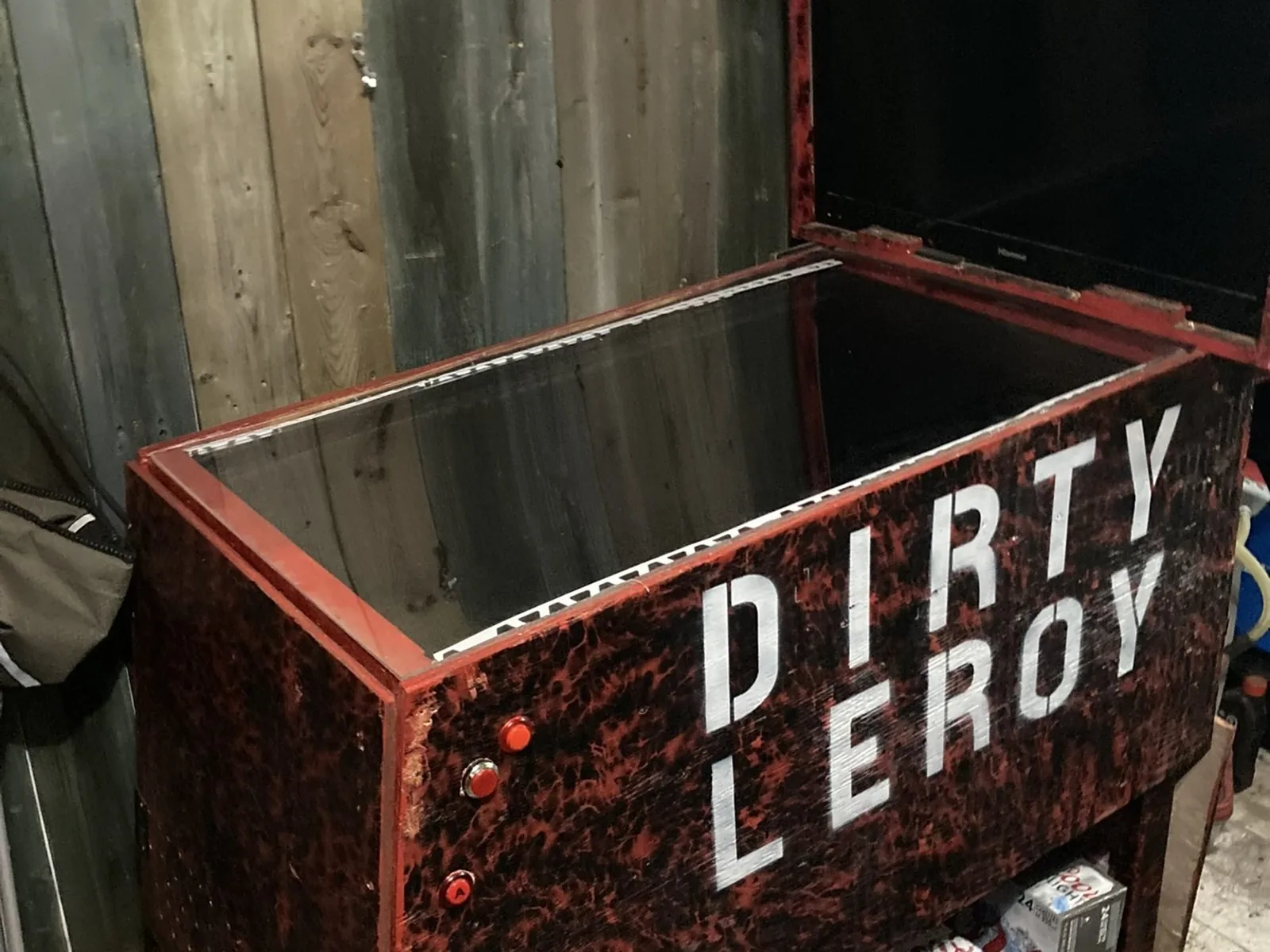 Open virtual pinball cabinet showing the interior frame