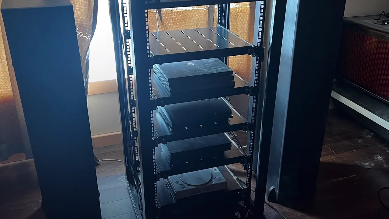 The illuminated console rack as the final visual identity of the build.